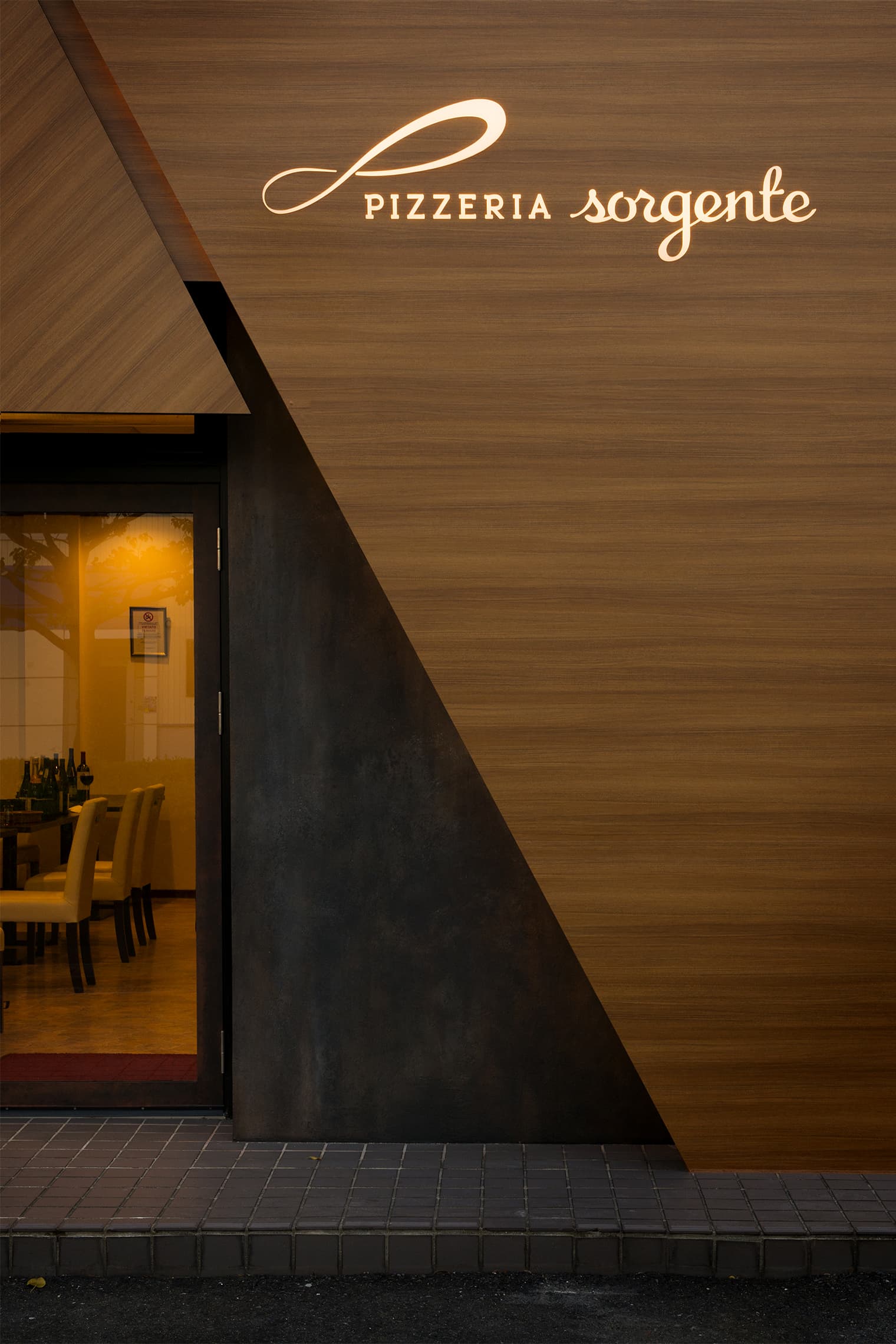 pizzeria sorgente サイン計画施工